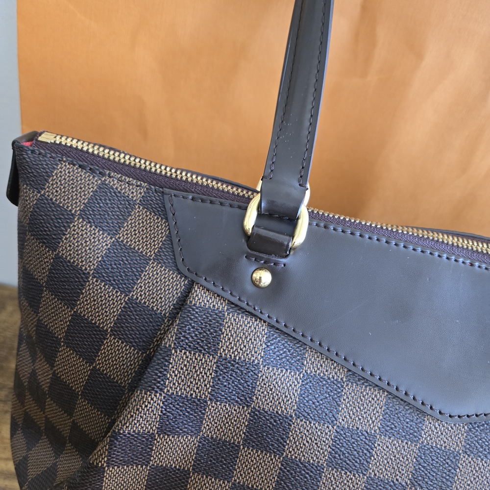 Louis Vuitton Brown Damier Ebene Tote with Peanuts Motifs - Picture 4 of 13